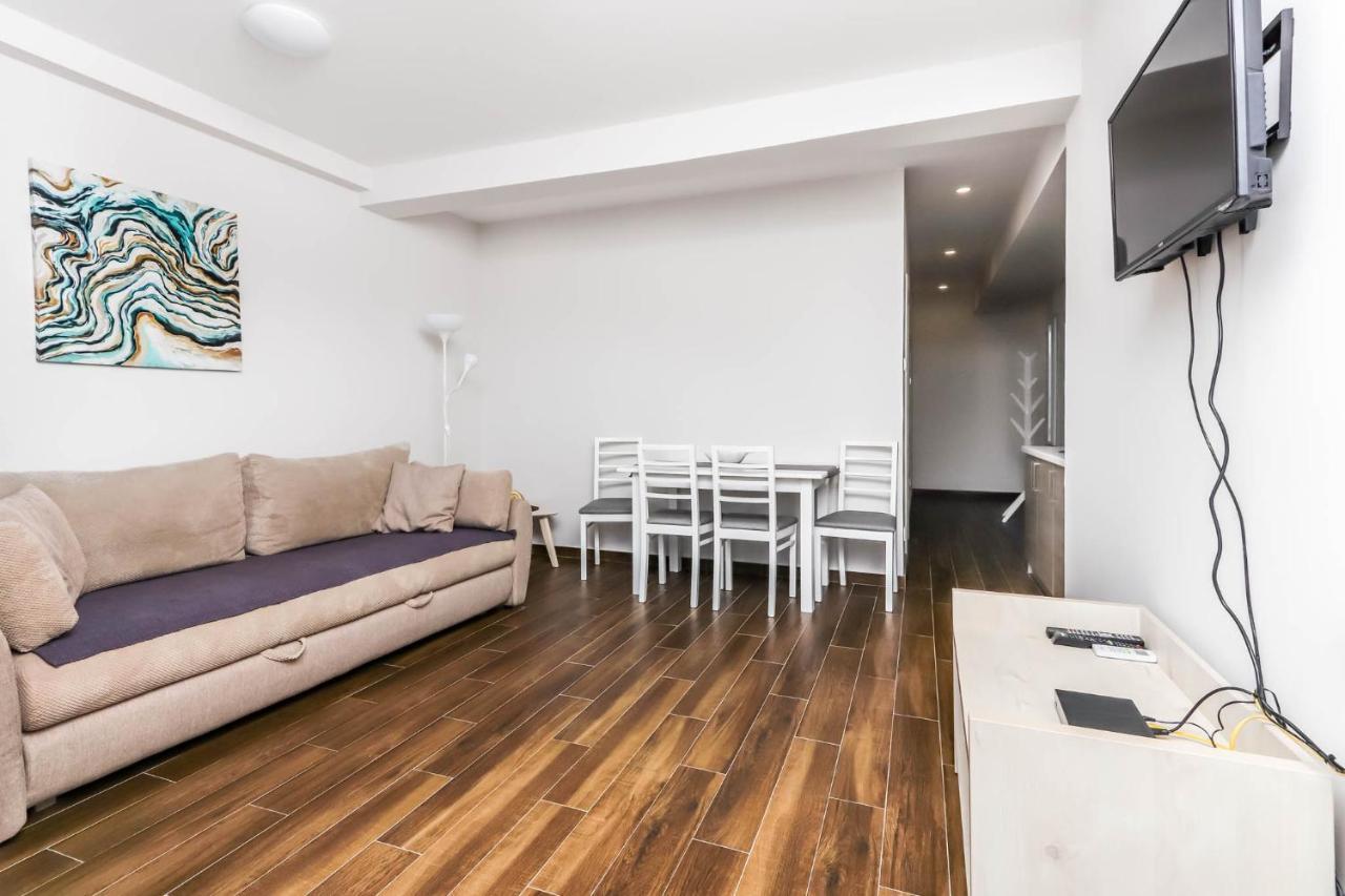 Timea Apartment ติวัต ภายนอก รูปภาพ